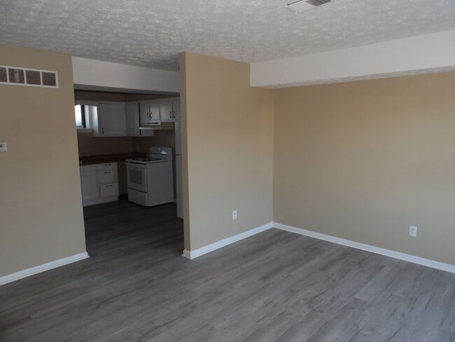 Building Photo - 217 Landings Dr