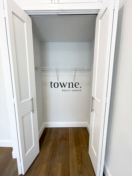 Building Photo - 215 Newbury St