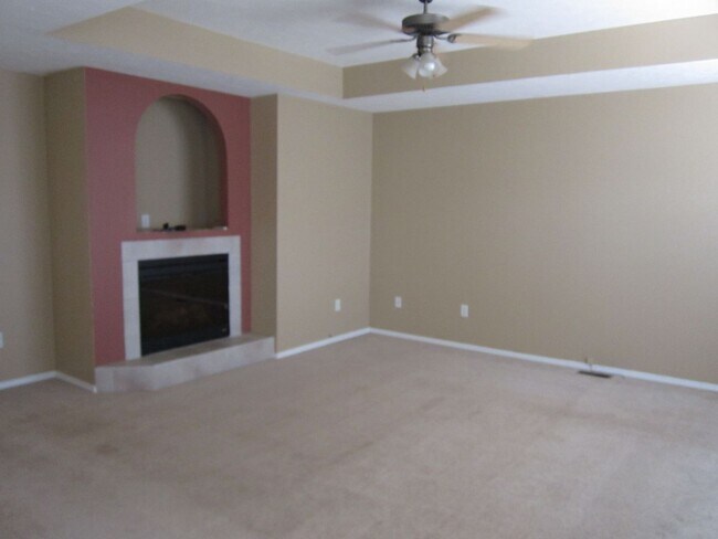 Building Photo - 412 E Denton Cir