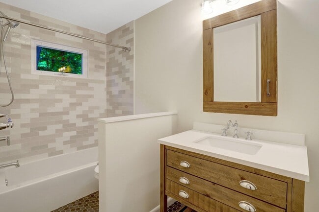Building Photo - 8005 Candlewood Dr