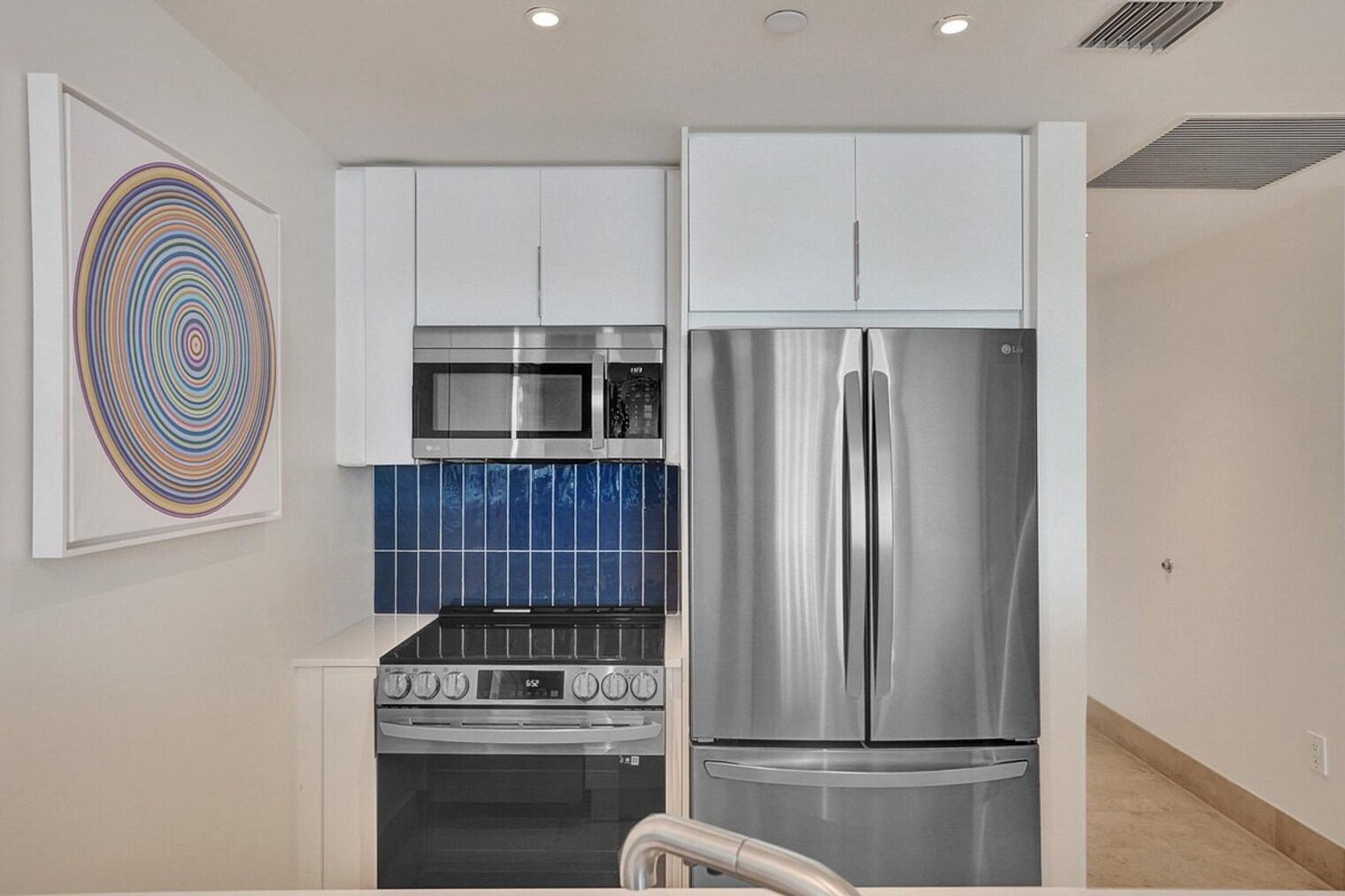 Building Photo - 4401 Collins Ave