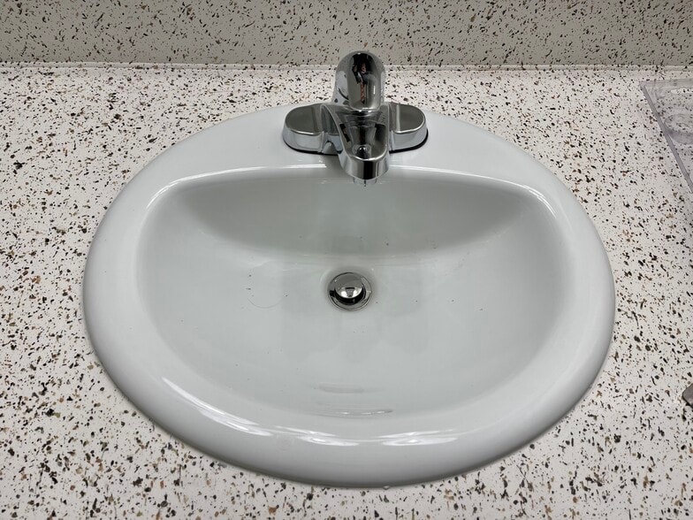 New sink - 19470 NW Mahama Plz