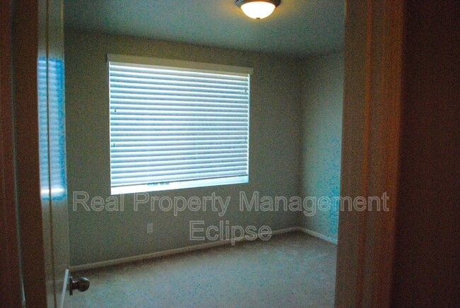 Building Photo - 10707 Ross Rd