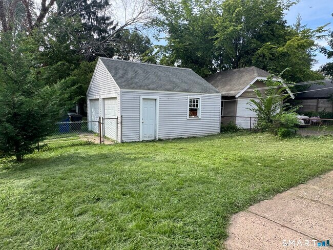 Building Photo - 38 Brownell St