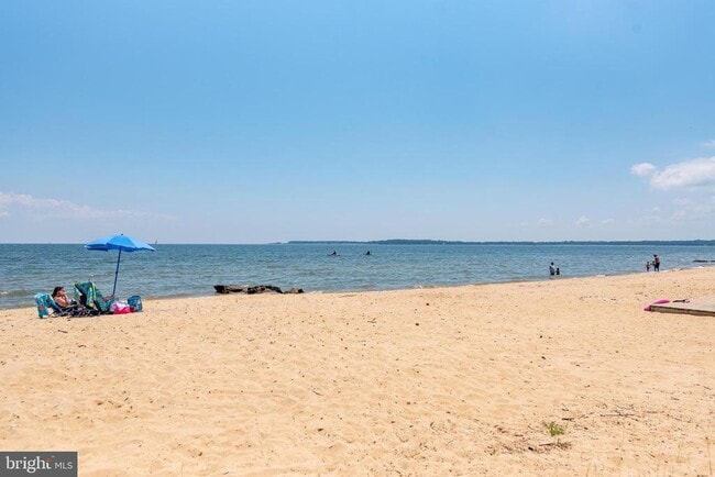 Building Photo - 933 Golden W Way