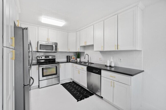 Building Photo - 280 Tradewinds Dr