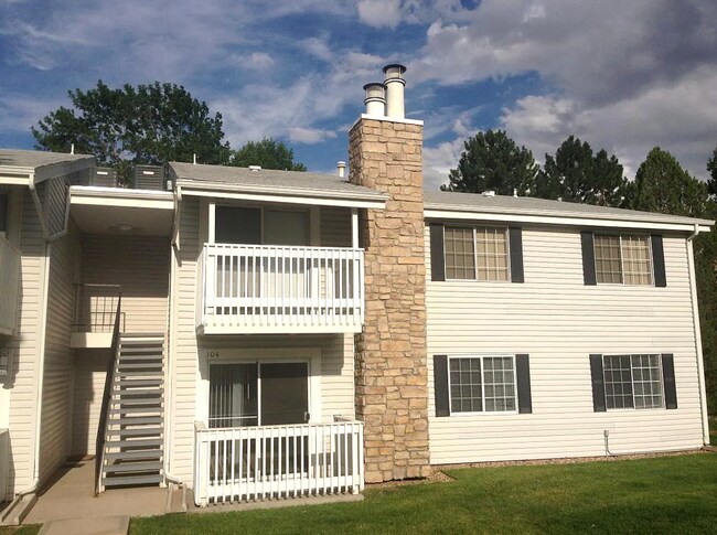 Primary Photo - Updated 2 Bed/2 Bath Aurora Condo – Firepl...