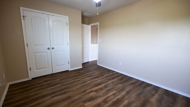 Building Photo - 17208 Bridgefarmer Blvd