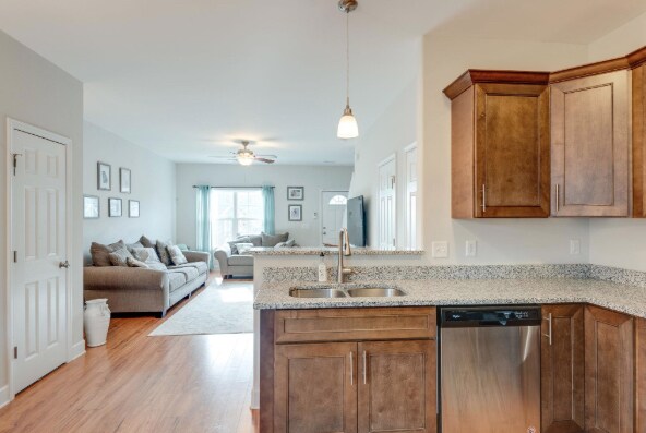 Building Photo - 2043 Pinecrest Dr