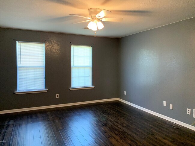 Building Photo - 207 Beaumont Heights