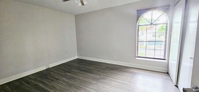 Building Photo - 12570 Shoreside Ln