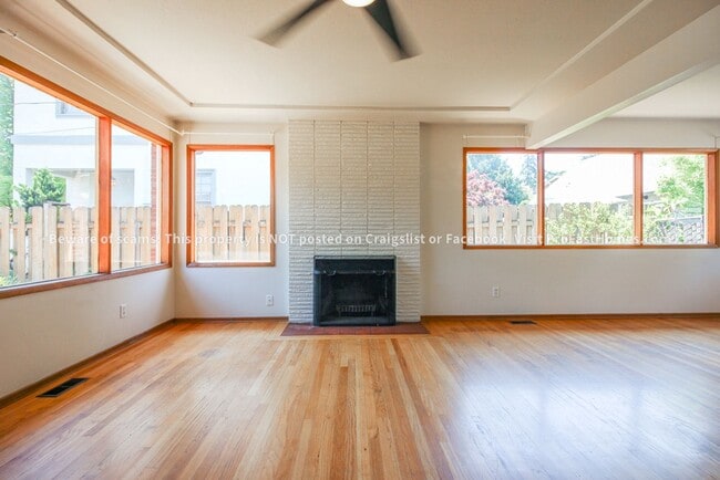 Primary Photo - 5903 NE 30th Ave