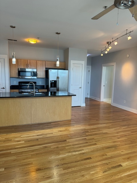 Building Photo - Gorgeous 1BR condo in Germantown next to S...