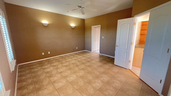Building Photo - 3 bedroom 2 bath Townhouse Located In Sandia Heights!