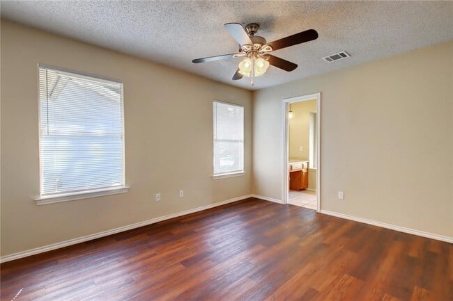 Building Photo - 5822 Shreveport Dr