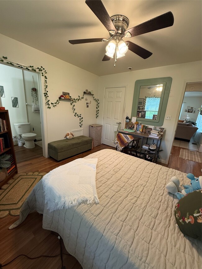Building Photo - 1011 10th St