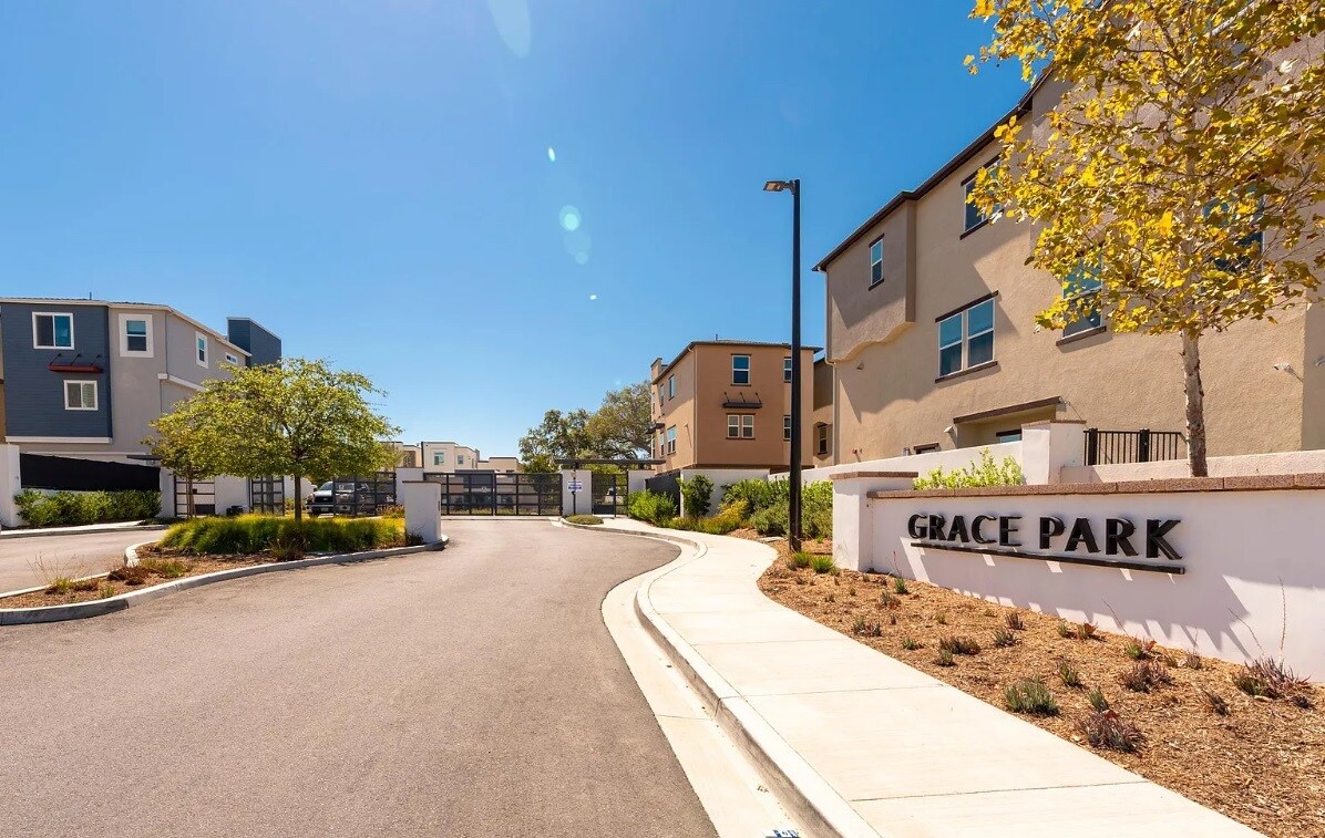Gated entry with private door code - 577 Daniel Freeman Cir