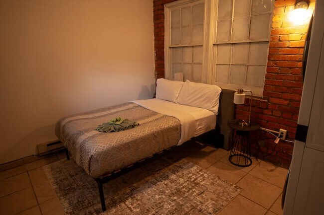 Building Photo - Office