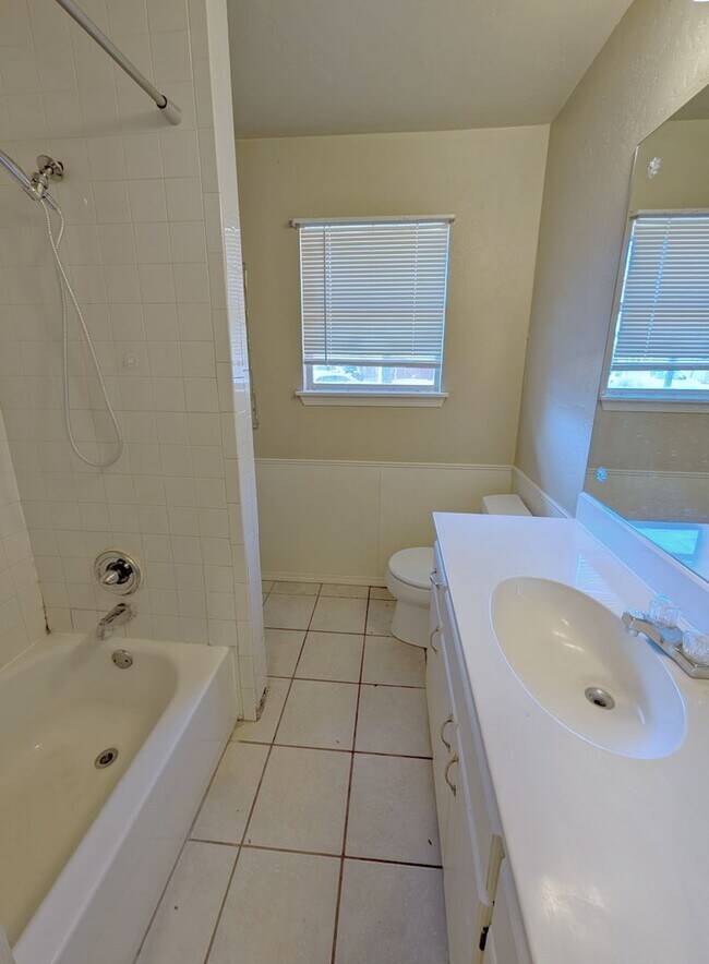 Building Photo - Great Home in Midwest City