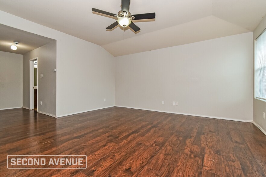 Building Photo - 680 Austin Ln