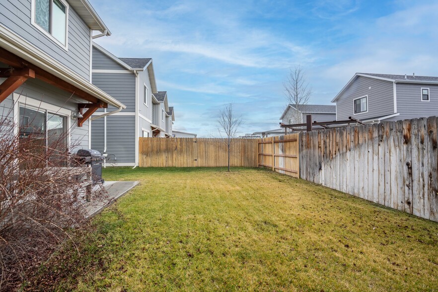 Building Photo - 1403 Happy Ln