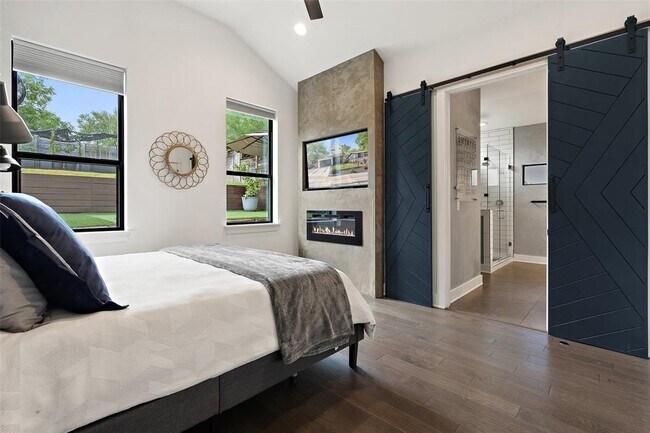 Building Photo - 2917 E 13th St