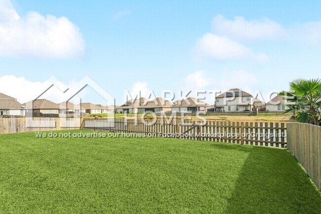 Building Photo - 905 Lakeshore Vlg Pt