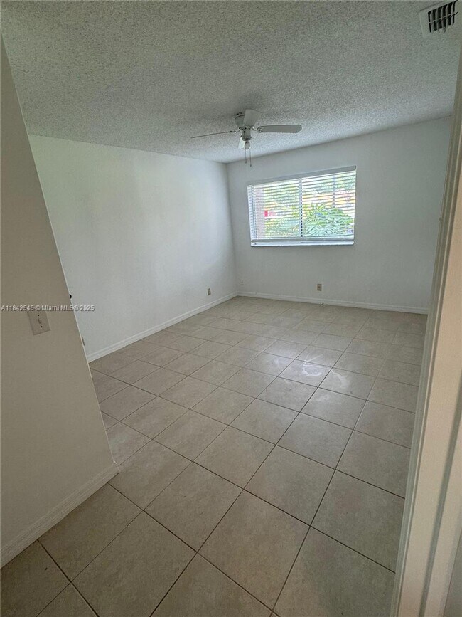 Building Photo - 3400 Pinewalk Dr N