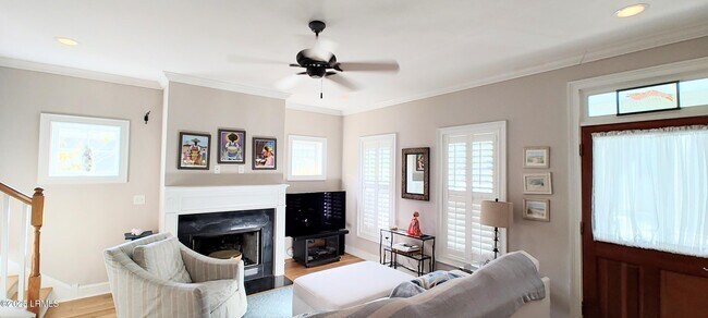 Building Photo - 503 Waight St