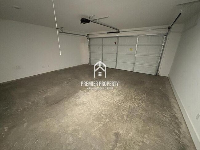 Building Photo - 224 Bradford Circle - Available Now!