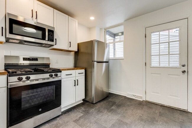 Building Photo - 925 Manton Wy