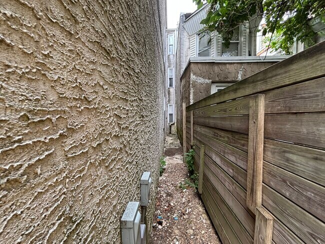 Building Photo - 1711 N Gratz St