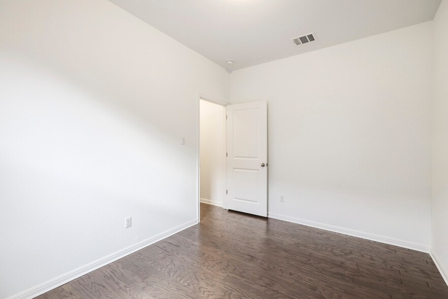 bedroom 2 - 17325 Alturas Ave