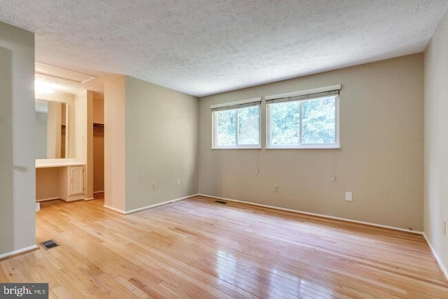 Building Photo - 8044 Steeple Chase Ct