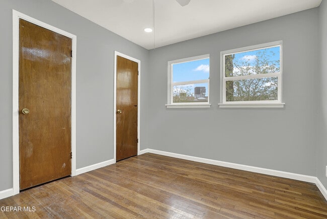 Building Photo - 4309 Mobile Ave