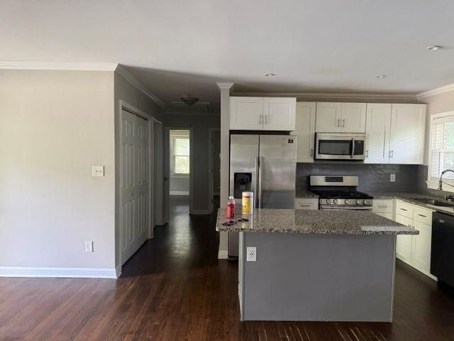 Building Photo - 3155 Beech Dr