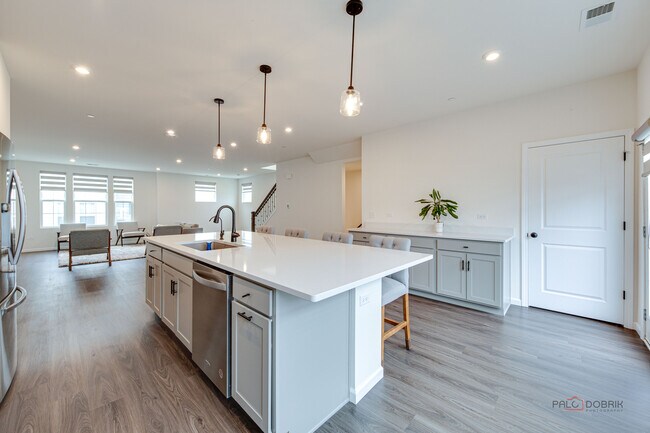 Building Photo - 121 Yorktown Ct
