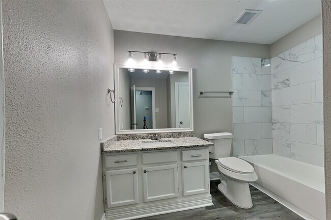 Building Photo - 12015 Woolford Dr