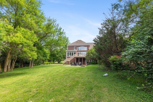 Building Photo - Luxury Furnished Home