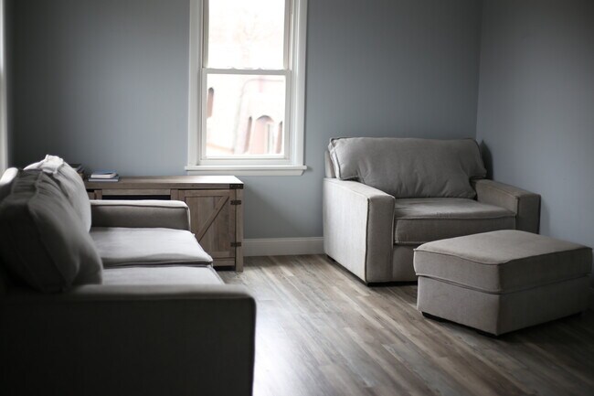 Building Photo - 347 Prestley Rd