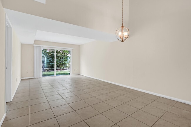 Building Photo - 1722 SE Balmoral Ct