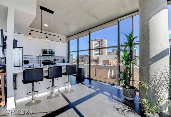 Building Photo - Gorgeous Views! Fully Furnished Modern loft-style