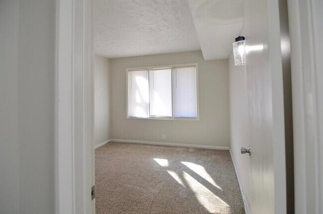 Building Photo - 6505 S 46th St