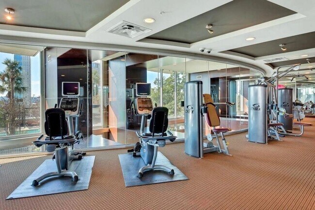 Building Photo - 360 Nueces St