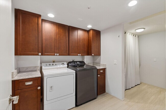 Building Photo - 701 Seafarer Cir