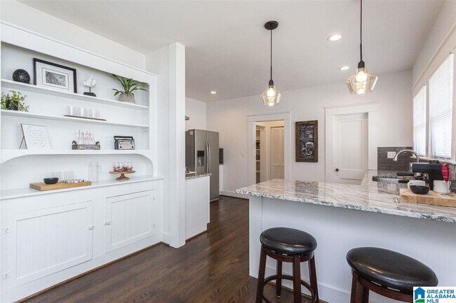 Building Photo - 712 10th Ct S
