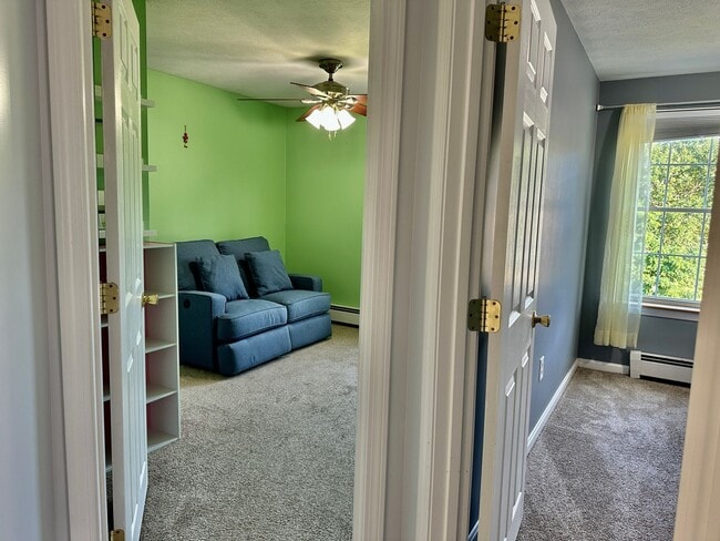 Building Photo - Like New 3BR Colonial For Rent