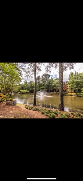 Building Photo - 5 Plantation Dr NE