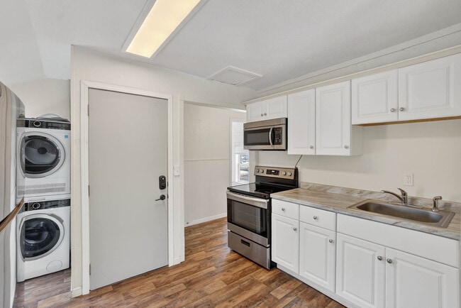 Building Photo - 120 S Main St