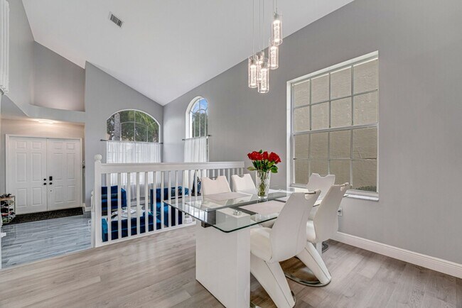 Building Photo - Spacious 3-Bedroom with 3 Full Baths in Royal Palm Beach!